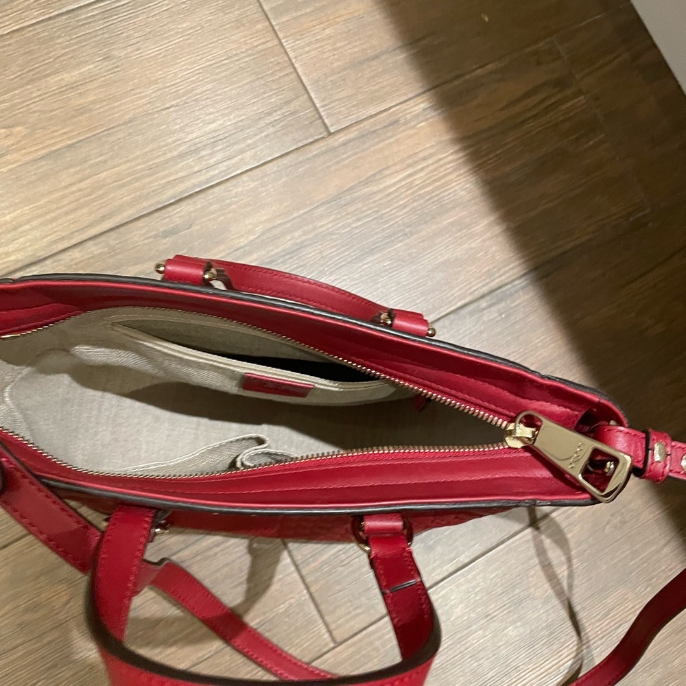 Gucci Microguccissima Bree Tote crossbody in red - Picture 5 of 6